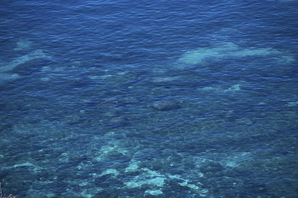 Klares seichtes Wasser — Stockfoto