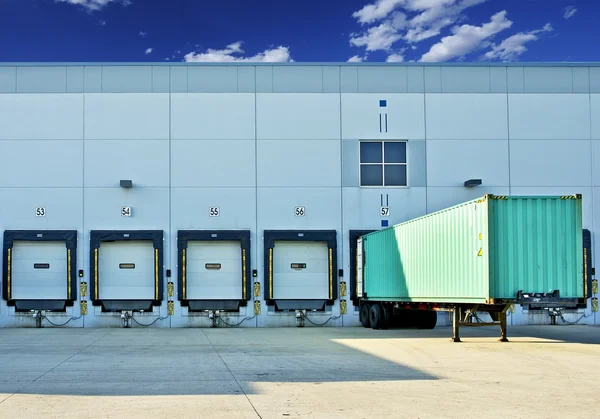 Trailer in a Dock — Stock Photo, Image