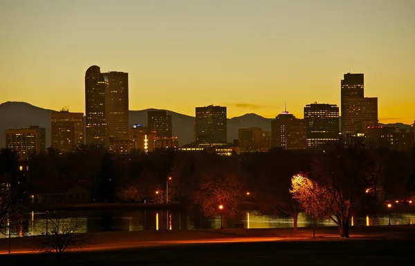 Park miejski w Denver i panoramę — Zdjęcie stockowe