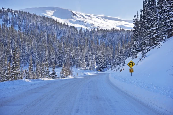 コロラド州の冬の道 — ストック写真