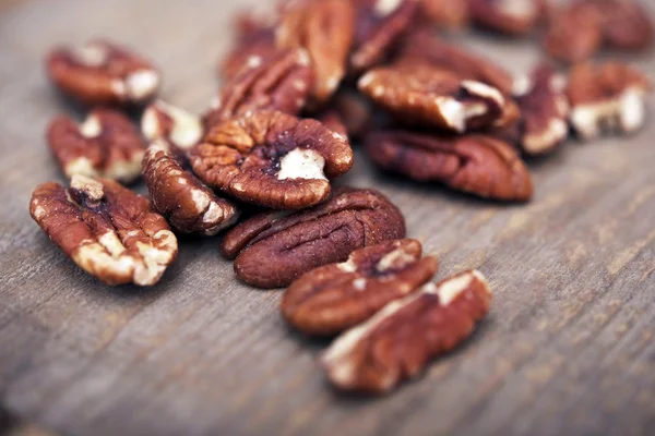 Pekannötter på vintage trä — Stockfoto