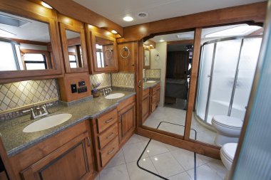 lüks karavan banyo