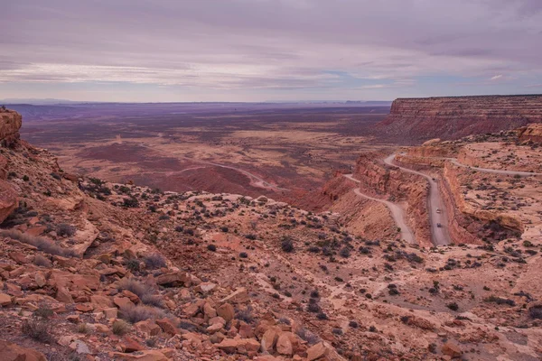 Böjda cliff road i utah — Stockfoto