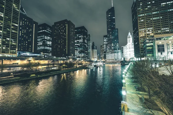 Chicago River au centre-ville — Photo