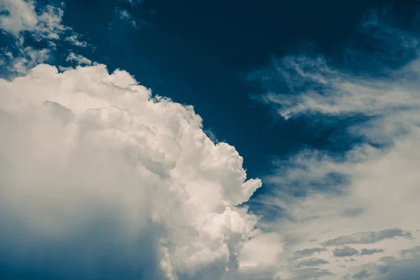 Lluvia pequeña y la nube — Foto de Stock