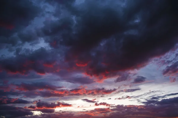 Malerischer Himmel bei Sonnenuntergang — Stockfoto