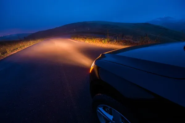 Conduire dans le brouillard — Photo