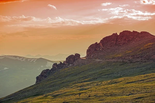 Strada alpina al tramonto — Foto Stock