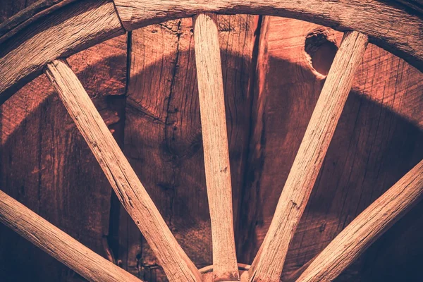 Roue en bois vieilli — Photo