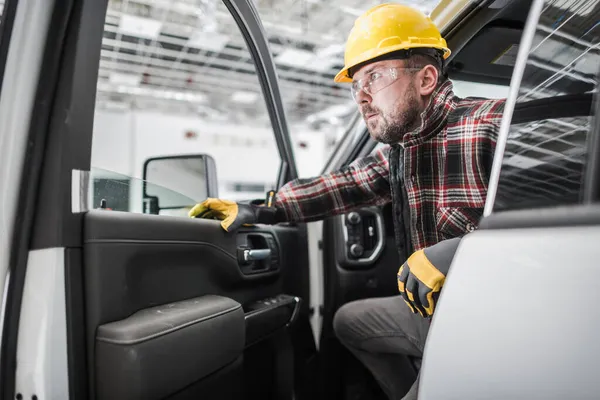 Trabajador Contratista Construcción Caucásico Llegó Sitio Construcción Bajando Camioneta Tema — Foto de Stock