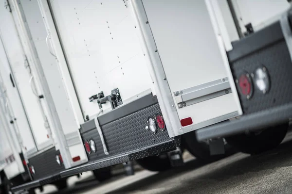 Flotte Camions Utilitaires Fermer Véhicules Livraison Dans Une Rangée Industrie — Photo