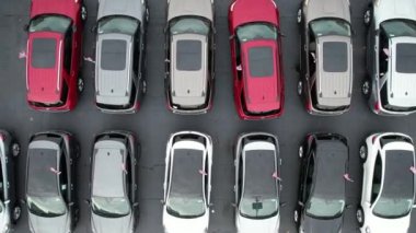 Amerikan bayisi Stock Aerial View 'da yepyeni bir araba. Otomotiv Endüstrisi TemasıName.