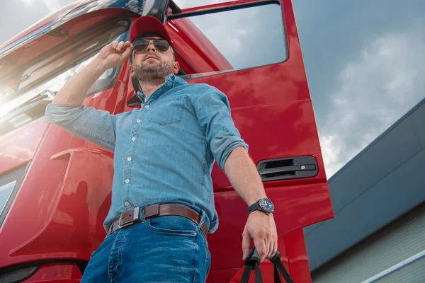 Caucasian Modern Semi Tractor Truck Driver Trucker His 30S Front — Stockfoto