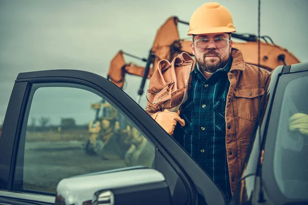 Trabajador Contratista Construcción Caucásico Años Con Cinturón Herramientas Hombro Lado —  Fotos de Stock