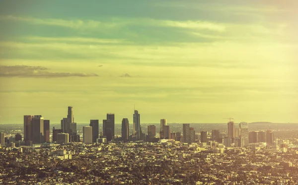 アメリカ カリフォルニア州ロサンゼルス市 2022年1月日没パノラマ 暖かい色のグレーディング — ストック写真