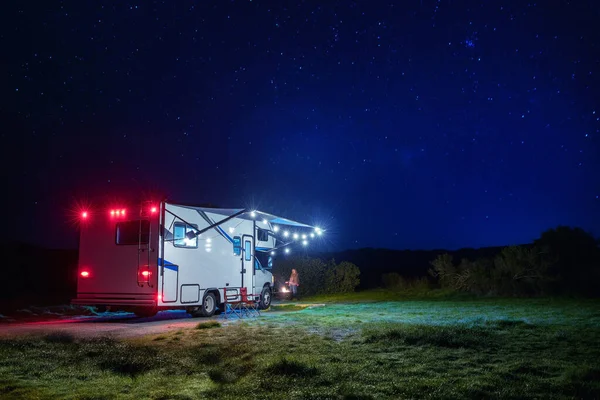 Starry Night Wilderness Boondocking Kamperen Met Camper Recreatieve Voertuig Camper — Stockfoto