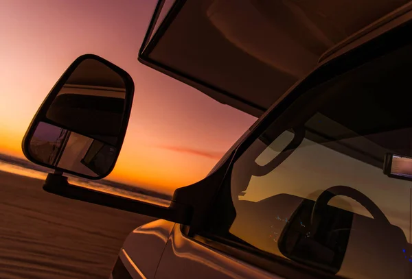 Road Trip Recreational Vehicle Class Overhead Bunk Motorhome Beach Sunset — Stock Photo, Image