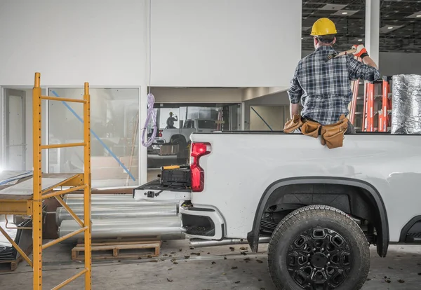 Caucasian Construction Contractor Worker Large Hummer Taking Short Work Brake — Stock Photo, Image