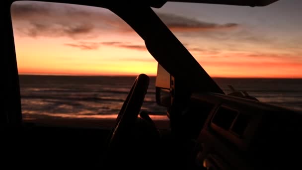 Kirándulás Egy Szabadidős Járművel Osztály Ágynemű Motorhome Beach Sunset Camping — Stock videók