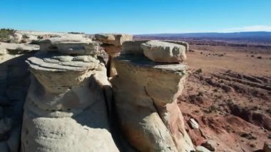 Manzaralı Utah Peyzajı ve Otoyol I-70. Amerika Birleşik Devletleri
