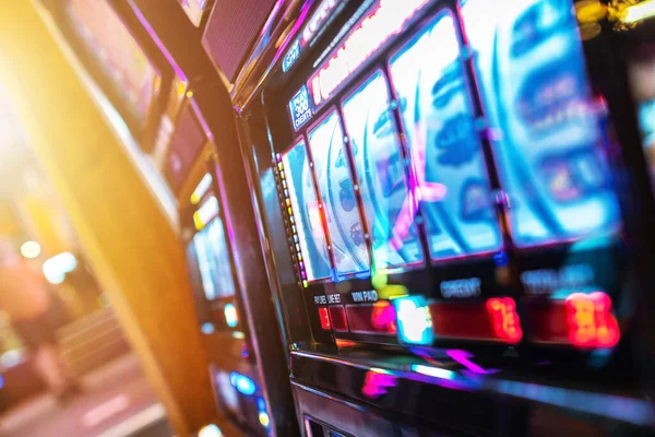 現代のカジノスロットマシンゲーム ラスベガスのギャンブルテーマ — ストック写真