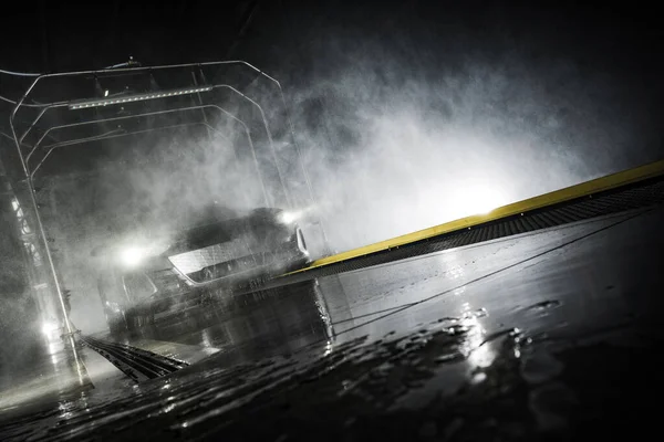 Veículo Moderno Dentro Touchless Car Wash Processo Automático Lavagem Carro — Fotografia de Stock