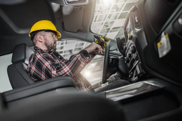 Trabajador Contratista Construcción Caucásico Sus Años Dentro Nueva Camioneta Tema — Foto de Stock