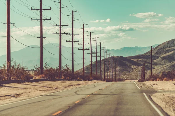 Coachella Valley California Desert Highway Met Hoogspanning Elektrische Polen Langs — Stockfoto