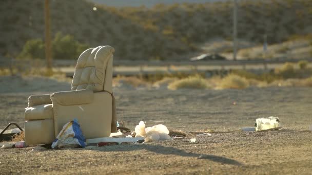 Southern California Desert Garbage Problem Dumped Recliner Chair Other Trash — Vídeos de Stock