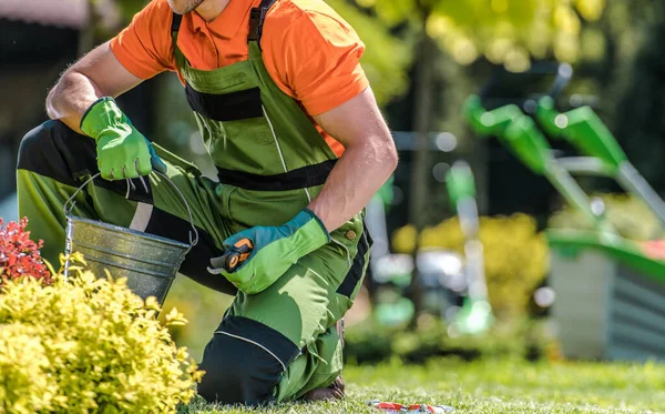 Residential Garden Spring Maintenance Performed Professional Caucasian Gardener His 40S — Stockfoto