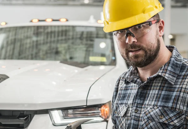 Portrait Caucasian General Construction Contractor Worker His 30S Wearing Yellow — Fotografia de Stock