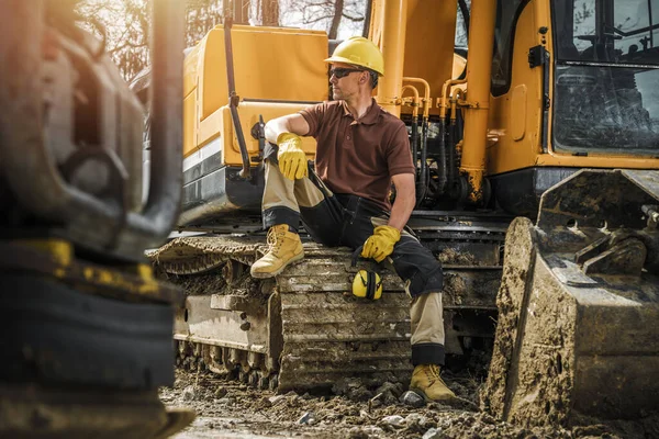 Professional Construction Crawler Equipment Operator His 30S Taking Short Lunch — Stock Photo, Image