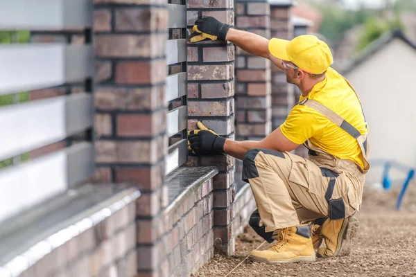 Caucasian Construction Contractor His 40S Finishing Residential Decorative Fence Building — Stock Photo, Image