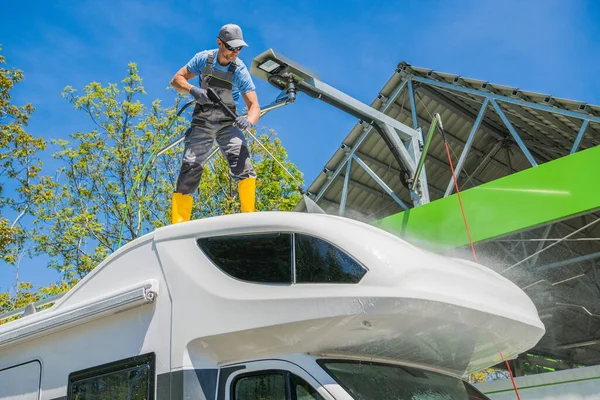 Caucasian Camper Rentals Worker Cleaning Motorhome Using Powerful Pressure Washer — Stock Photo, Image