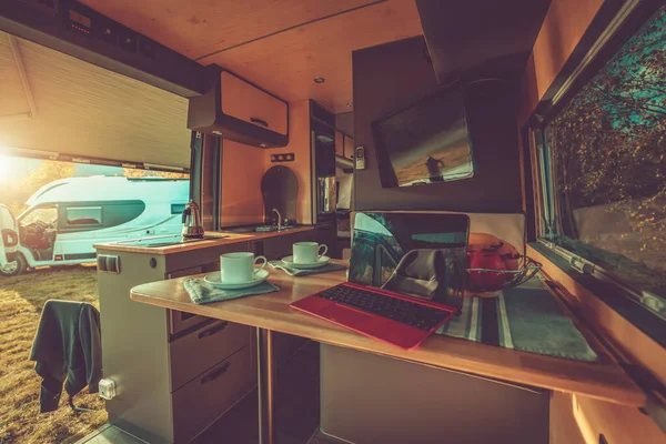 Thème Véhicules Récréatifs Camionnette Camping Car Construite Sur Mesure Intérieur — Photo