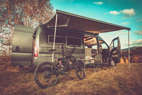 Bicicleta Montaña Frente Autocaravana — Foto de Stock