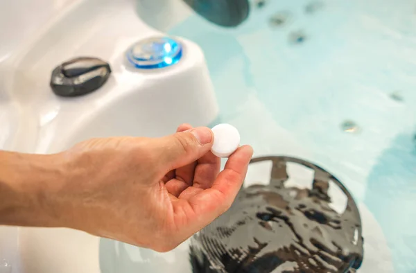Caucasian Men Using Chlorine Tabs Hot Tub Spa Maintain Healthy — Stock Photo, Image