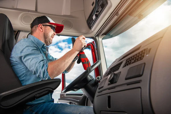 Happy Smiling Truck Driver Preparing Unload His Trailer Wearing Safety — Stok fotoğraf