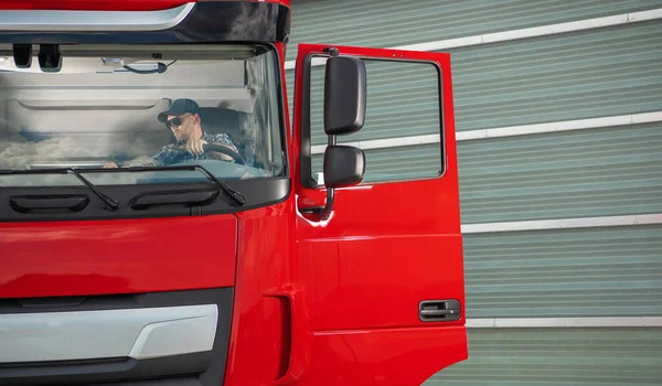 Transporte Tema Industria Camionero Profesional Caucásico Sus Años Dentro Cabina —  Fotos de Stock
