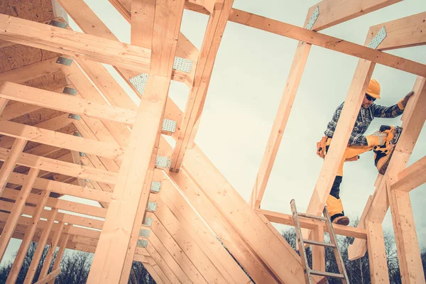 Construction Worker Reinforcing Wooden Section Wooden Frame Canadian Style Residential — 스톡 사진