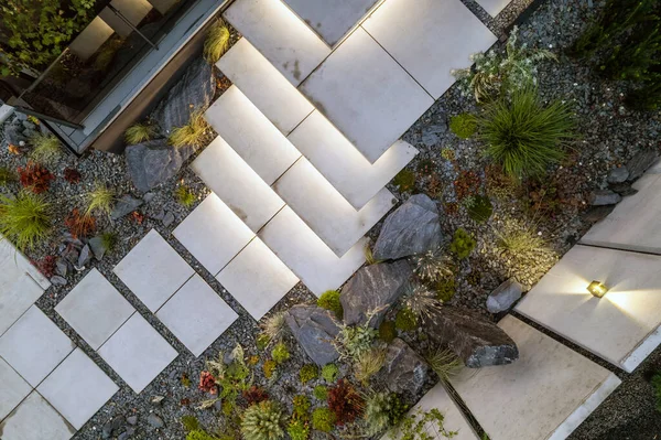 Modern Dekoratív Hátsó Udvar Rockery Garden Lépcsők Megvilágította Garden Led — Stock Fotó