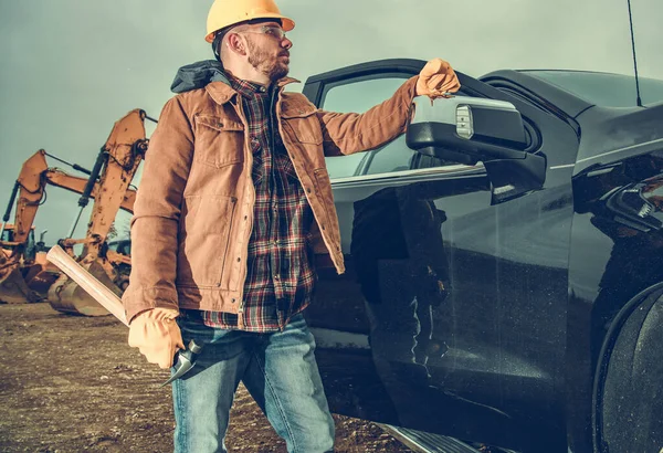 Proud Heavy Duty Construction Worker Standing Next Black Pickup Truck — 图库照片