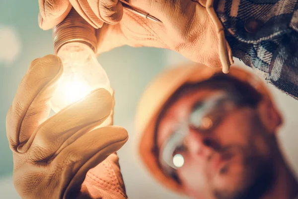 Closeup Caucasian Electrician Wearing Hard Hat Protective Gloves Holding Glowing — Stock fotografie