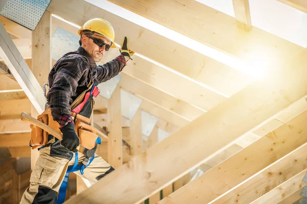 Fully Equipped Professional Construction Worker Securing Wooden Planks Roof Section — 图库照片