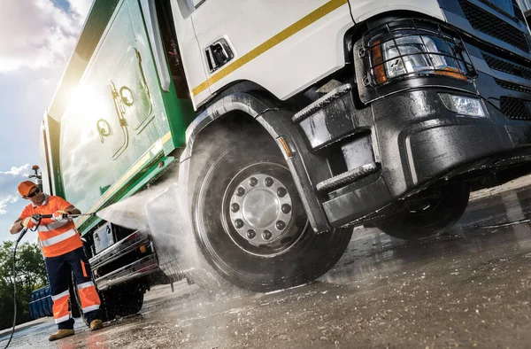 Heavy Equipment Washing Station Worker His 40S Pressure Wash Garbage — Foto de Stock