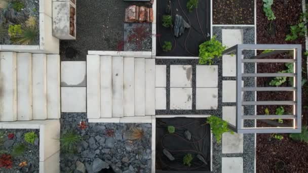 Modern Residential Backyard Garden Elegant Large Illuminated Concrete Stairs Rockery — Stock Video