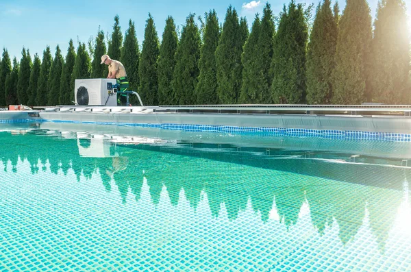 Outdoor Swimming Pool Heating Heat Pump Hvac Technician Testing New — Foto Stock