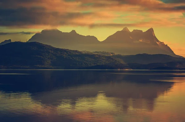 Skutvik Nordland County Norway Scenic Midnight Sun Landscape Atlantic Ocean — 图库照片