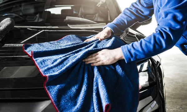 Automotive Industry Theme Vehicle Detailer Cleaning Car Body Using Soft — Fotografia de Stock