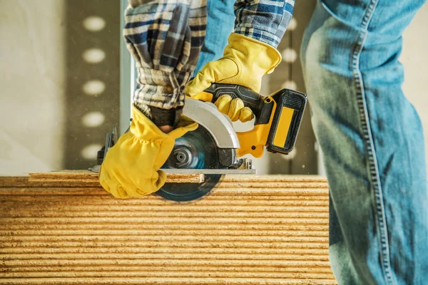 Closeup Carpenter Cutting Wooden Planks Using Electric Cordless Hand Held — Stock Photo, Image